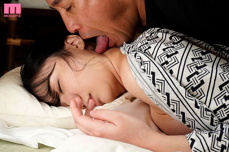 堀田真央が制服マネージャーで顔射される集団睡姦ビデオ｜ボクシング部合宿の過激シーン（mida00104）【パイズリ動画レビュー】